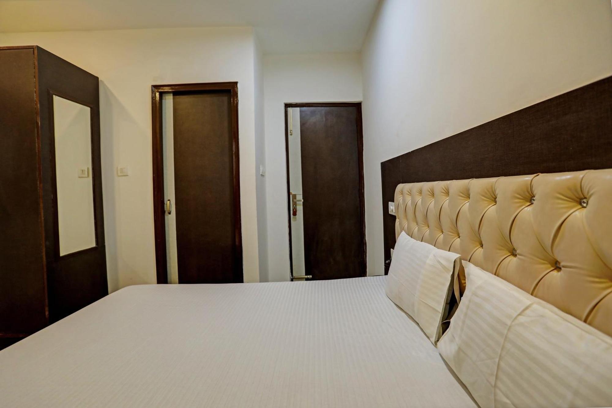 Oyo Hotel The Red Hut Chandigarh Bagian luar foto