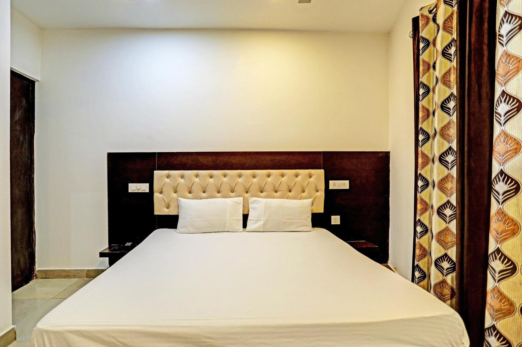 Oyo Hotel The Red Hut Chandigarh Bagian luar foto