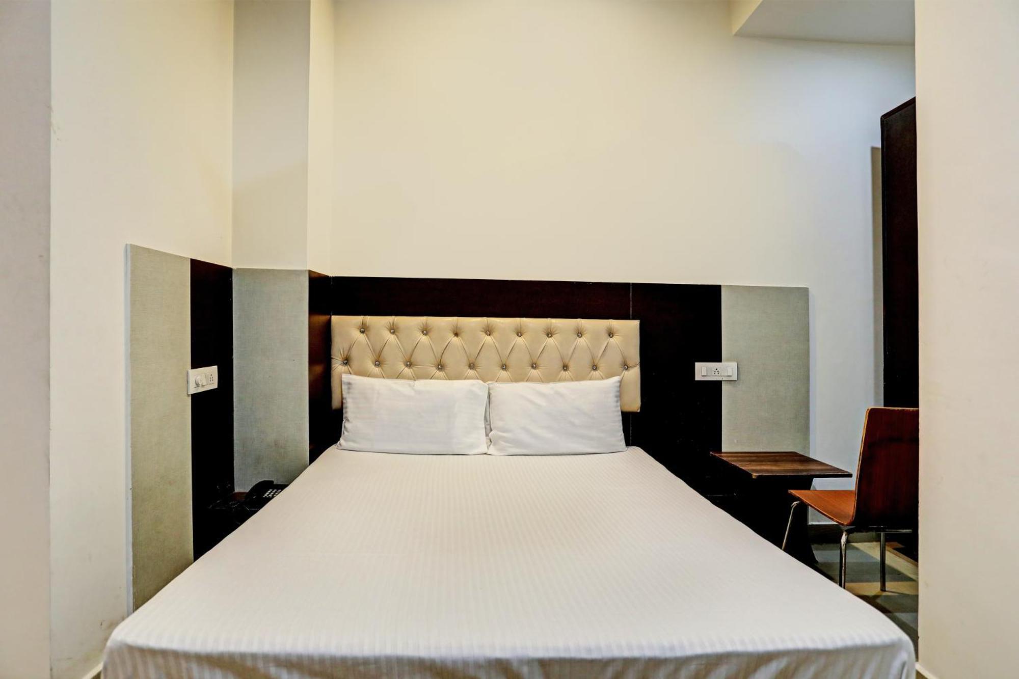 Oyo Hotel The Red Hut Chandigarh Bagian luar foto