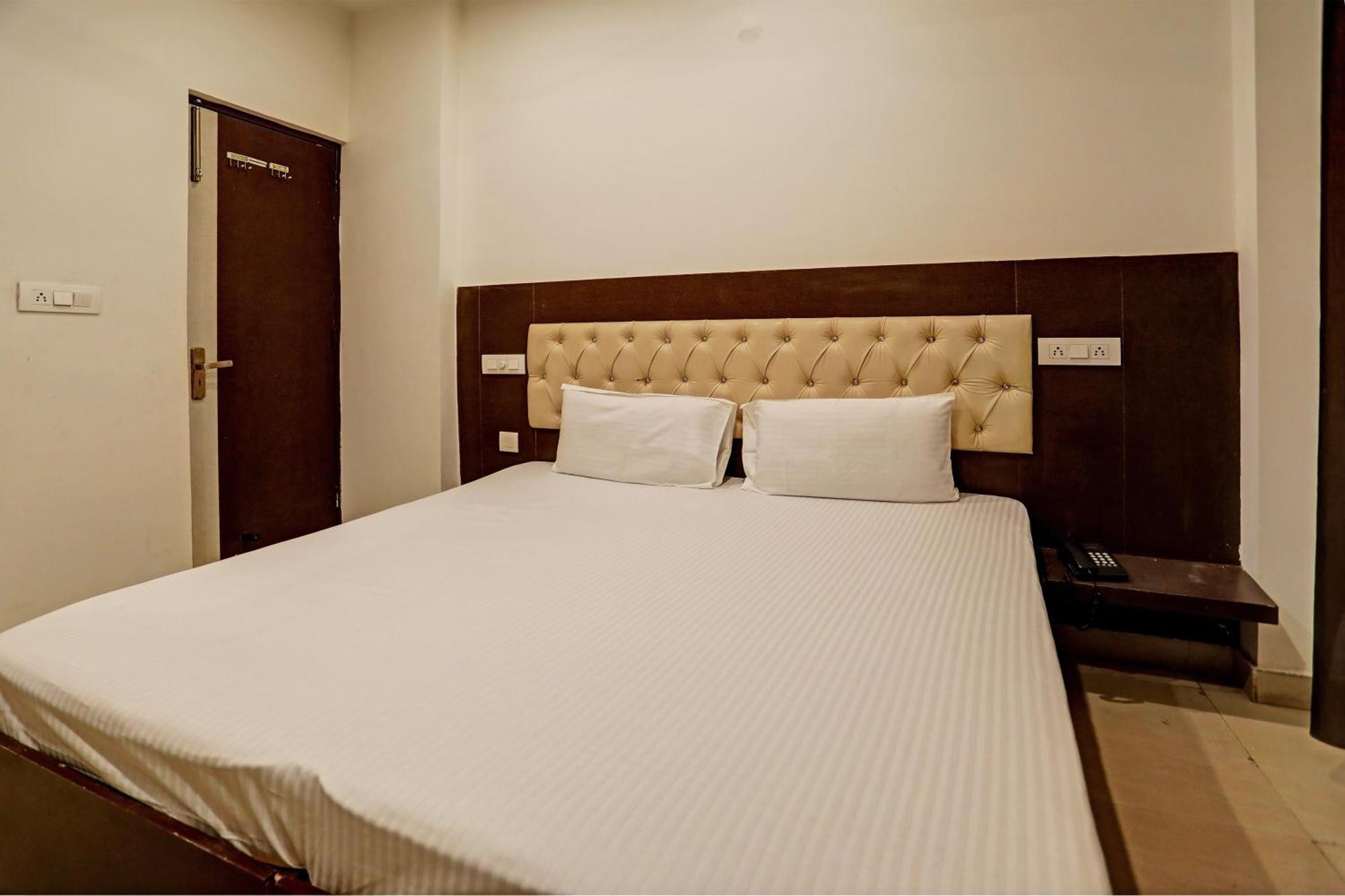 Oyo Hotel The Red Hut Chandigarh Bagian luar foto