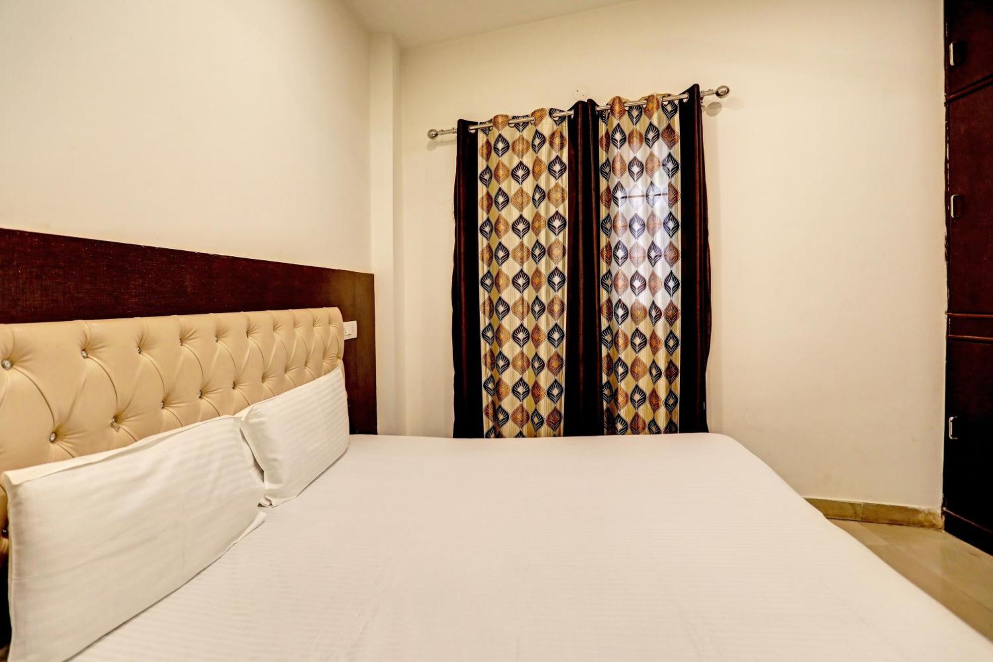 Oyo Hotel The Red Hut Chandigarh Bagian luar foto